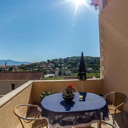 Pavi Apartment Postira