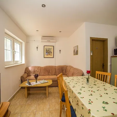 Pavi Apartment