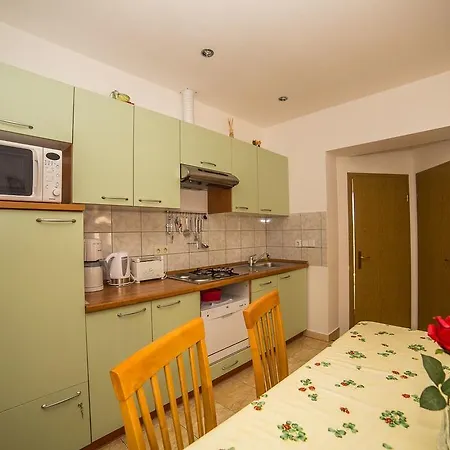 Apartment Pavi *