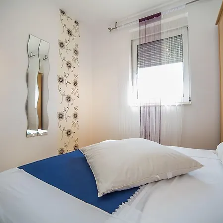 Apartment Pavi Postira